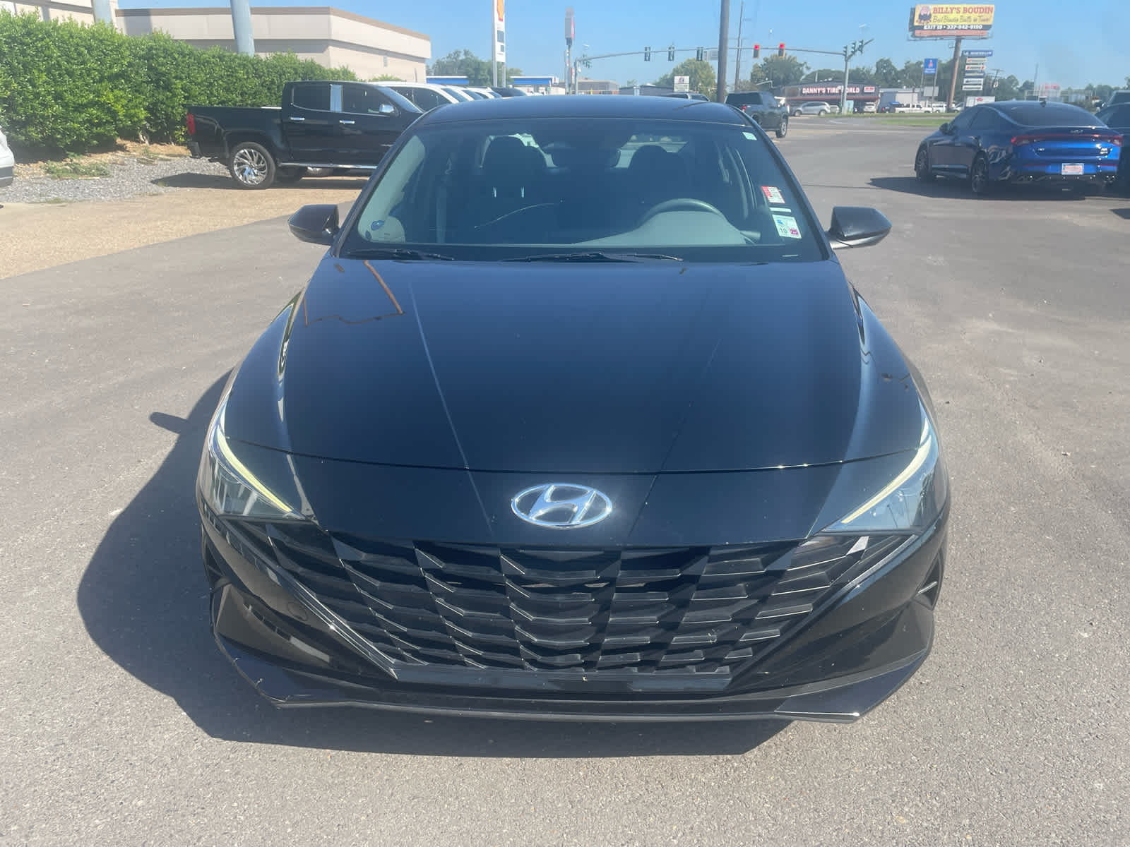 2023 Hyundai Elantra SEL photo 3