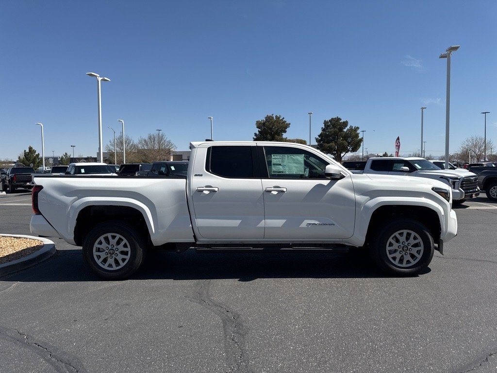 2025 Toyota Tacoma SR5 photo 5