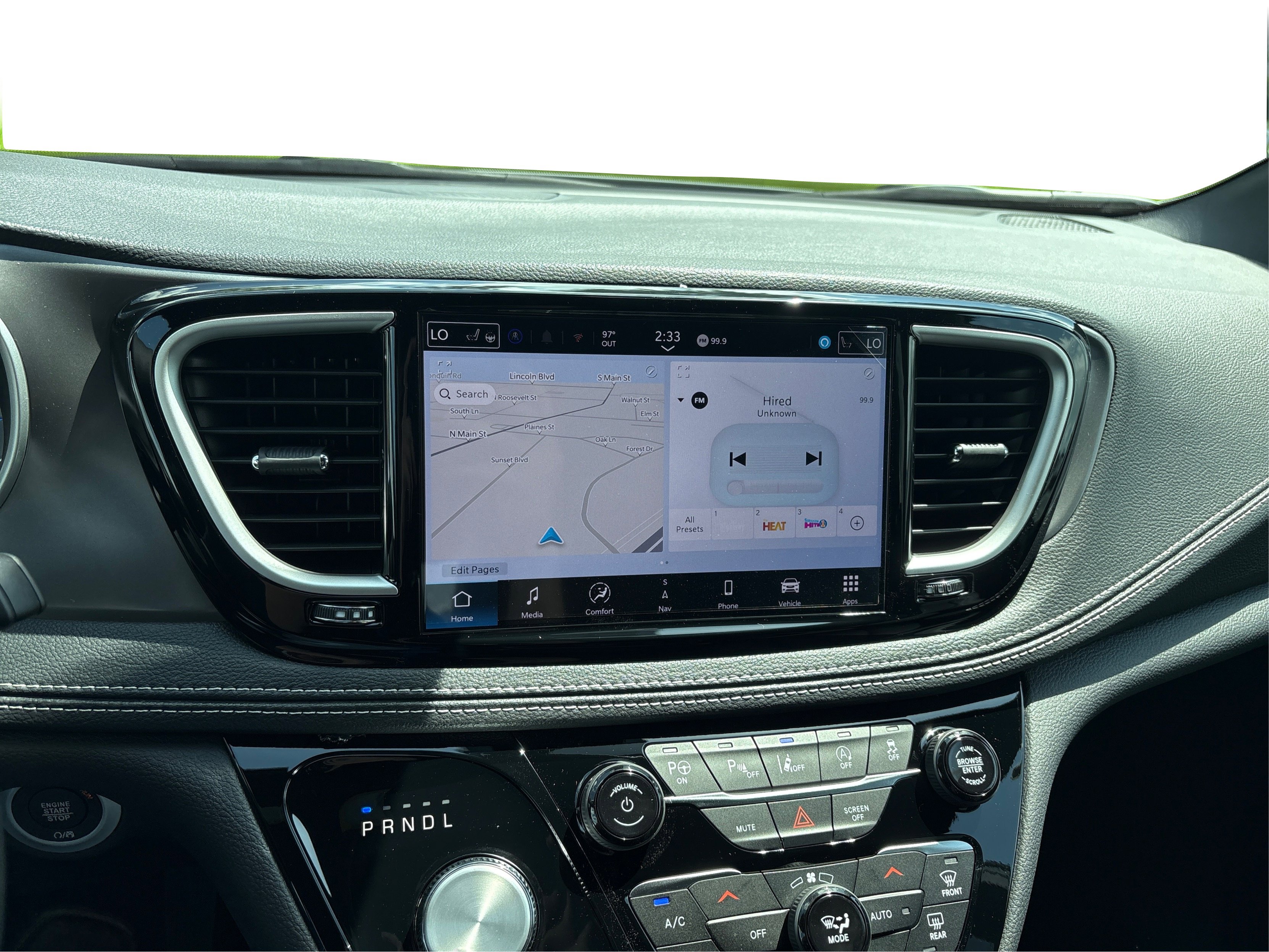 2025 Chrysler Pacifica photo 12