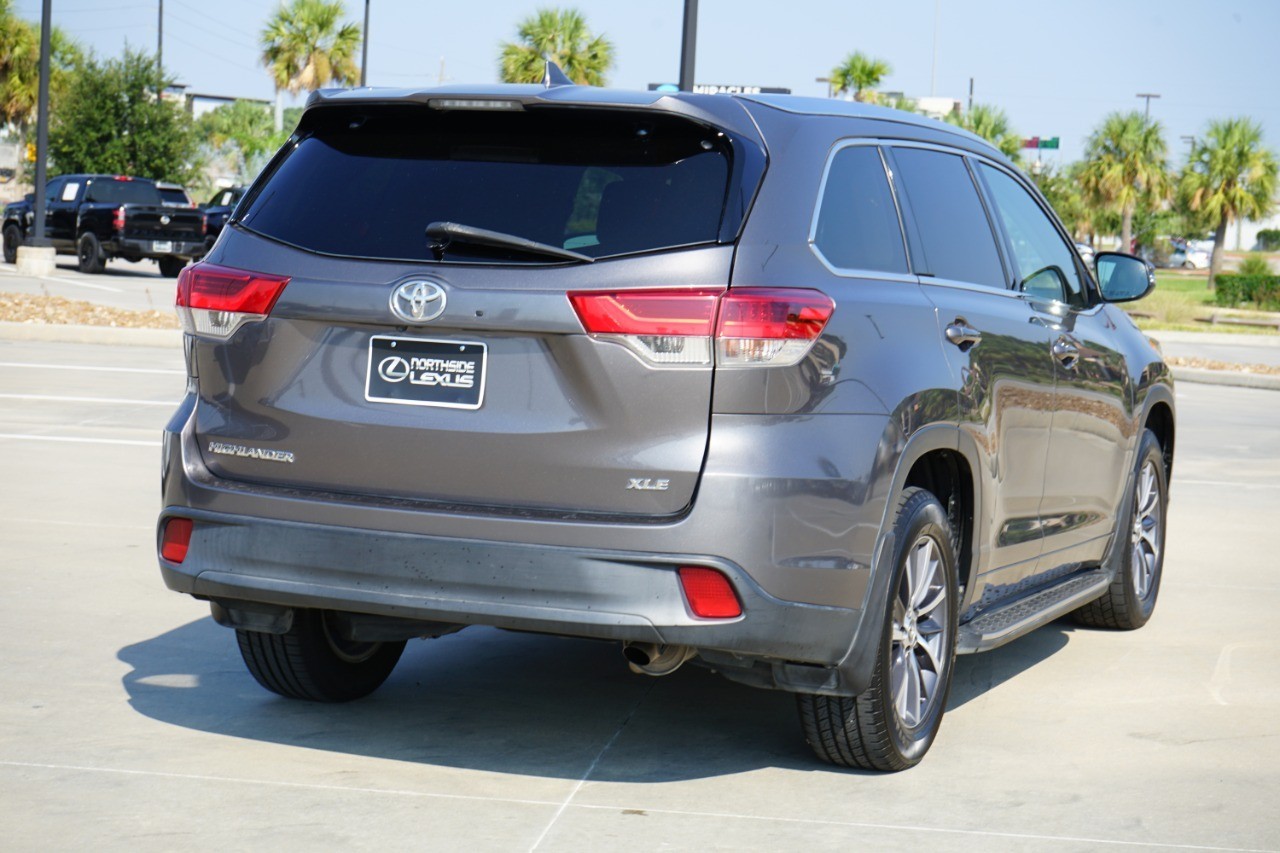 2017 Toyota Highlander SE XLE photo 5