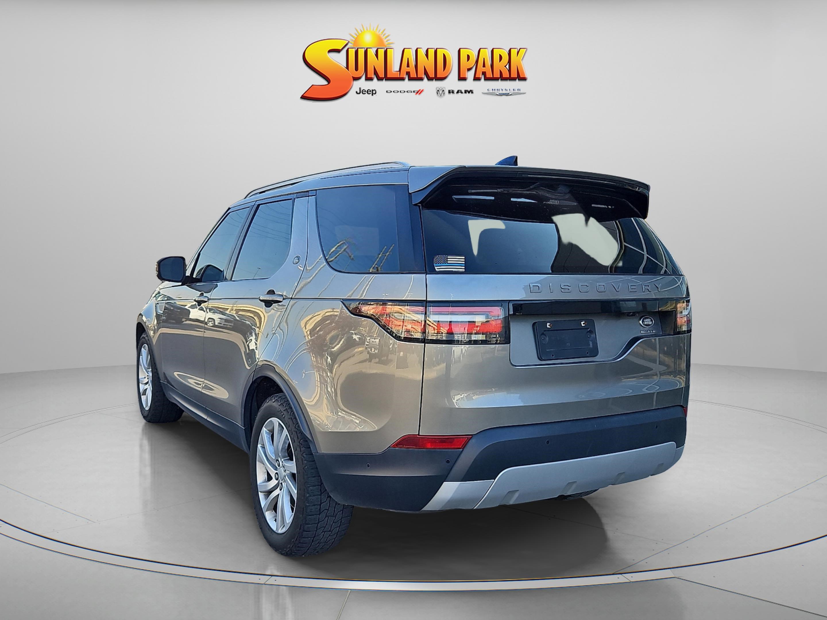 2017 Land Rover Discovery HSE photo 3