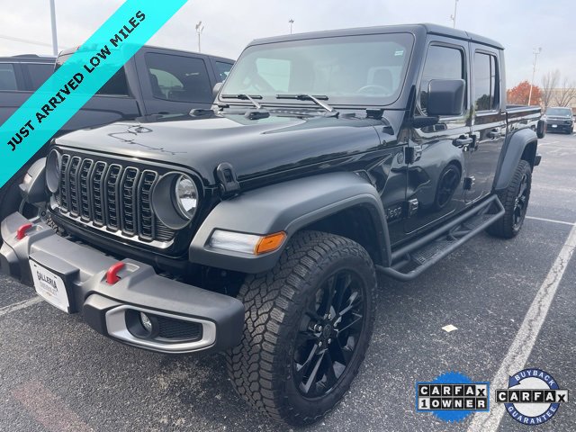 2025 Jeep Gladiator Sport's photo