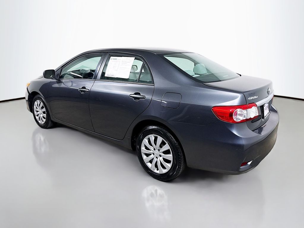 2013 Toyota Corolla LE photo 3