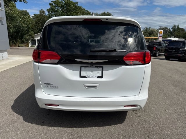 2023 Chrysler Voyager LX photo 3