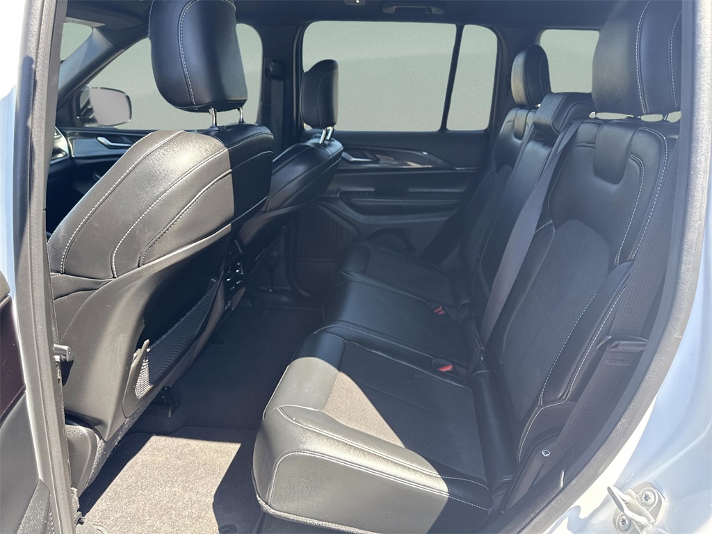 2023 Jeep Grand Cherokee Altitude photo 18