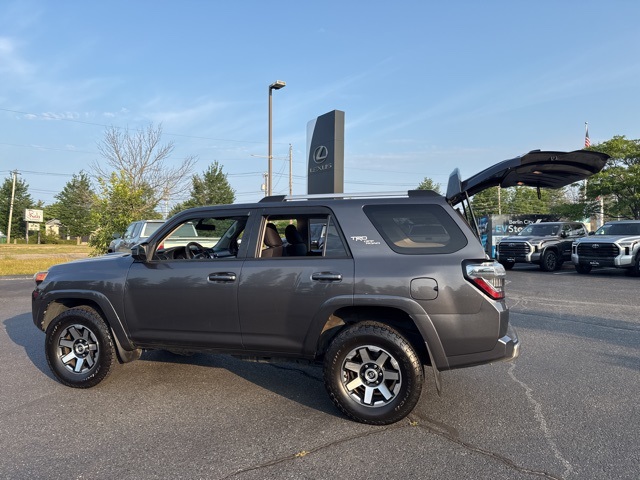2018 Toyota 4Runner TRD Off-Road photo 9