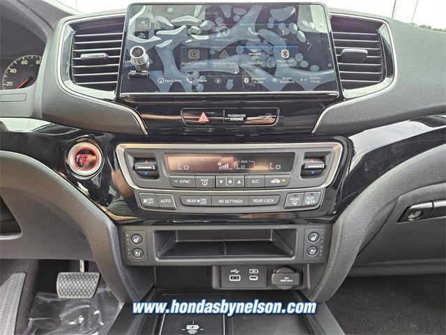 2025 Honda Ridgeline Black Edition photo 10