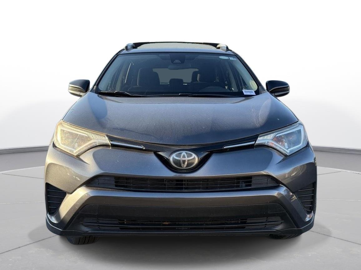 2017 Toyota RAV4 LE photo 3