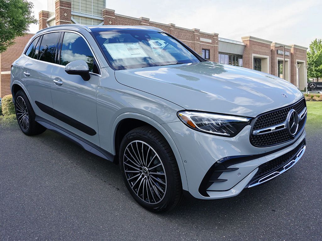 2025 Mercedes Benz GLC 300 4MATIC photo 2