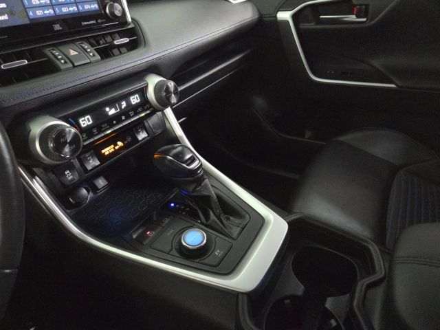 2020 Toyota RAV4 Hybrid XSE photo 23