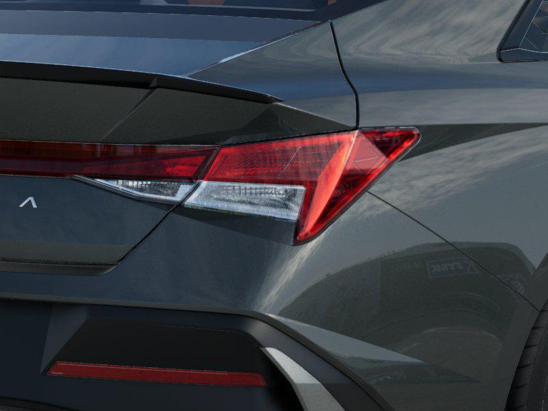 2025 Hyundai Elantra SEL Sport photo 9