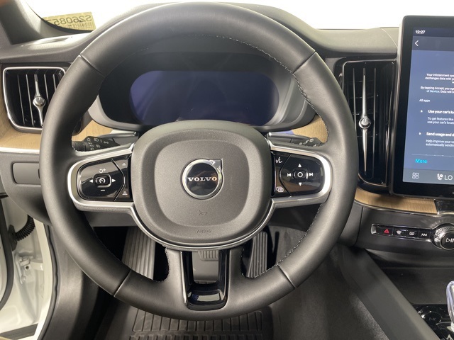 2026 Volvo XC60 T8 Plus photo 21