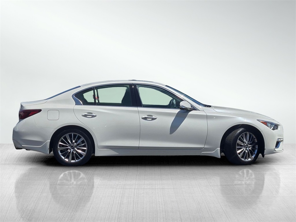 2024 Infiniti Q50 LUXE photo 3