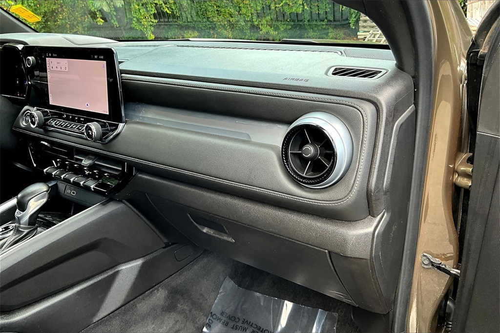 2023 Chevrolet Colorado LT photo 24