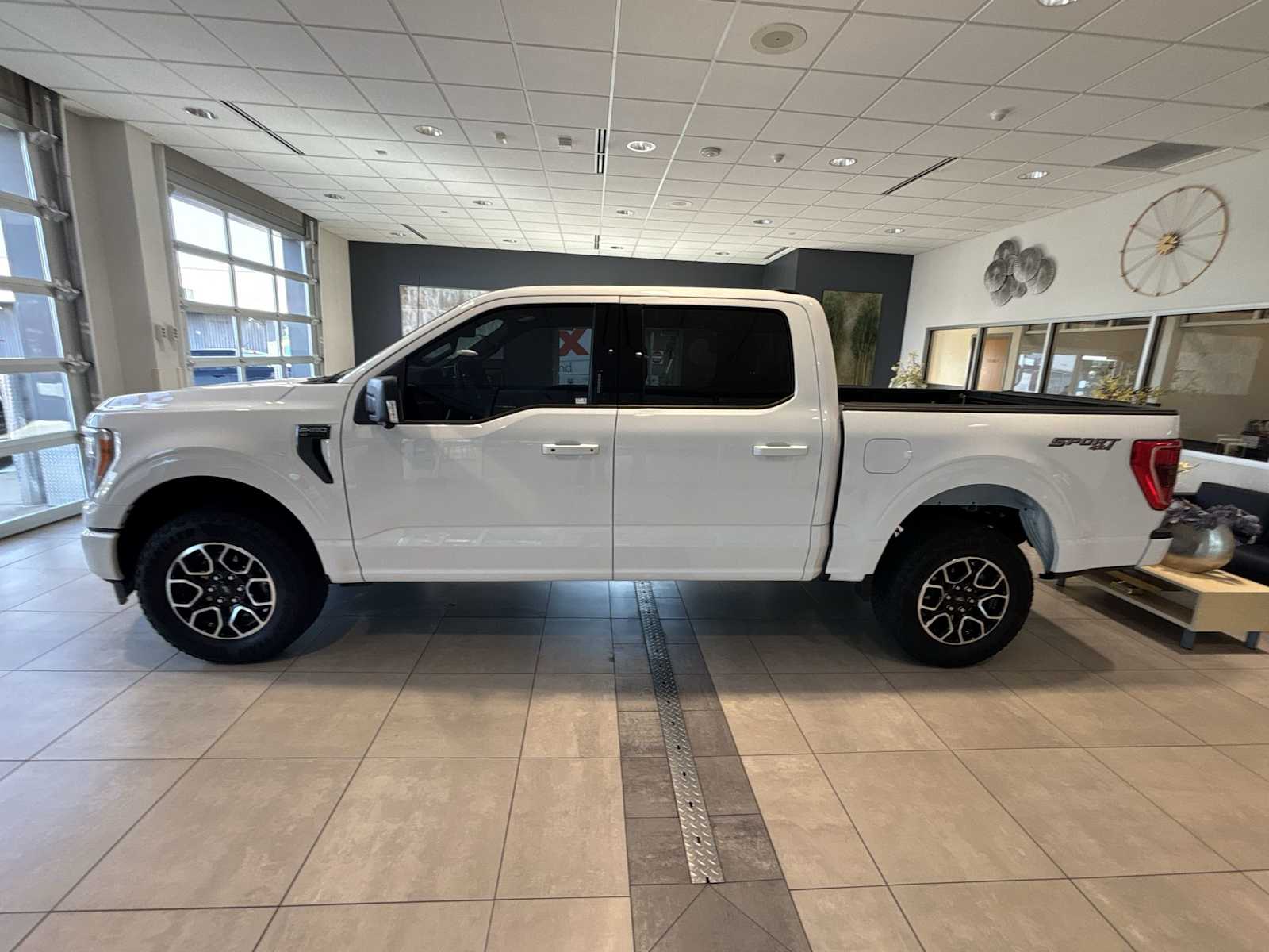 2023 Ford F-150 XLT photo 5