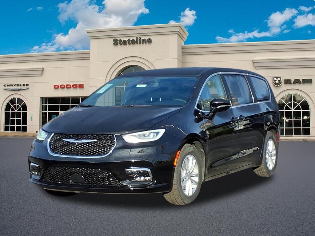 2026 Chrysler Pacifica Select's photo