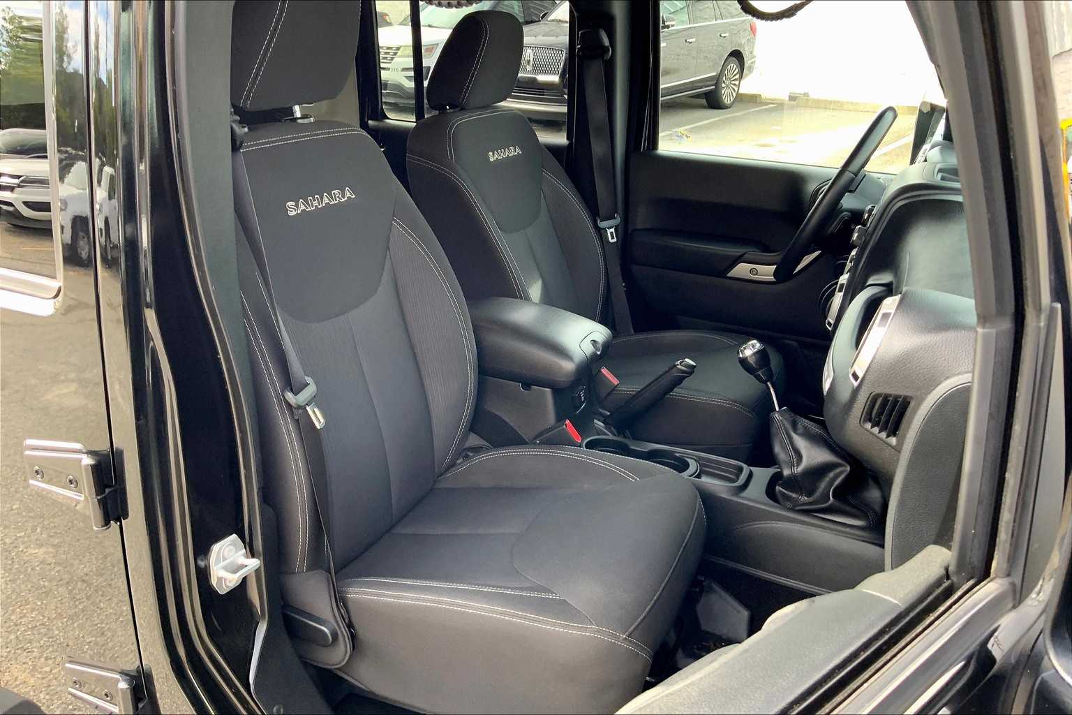 2016 Jeep Wrangler Unlimited Sahara photo 8