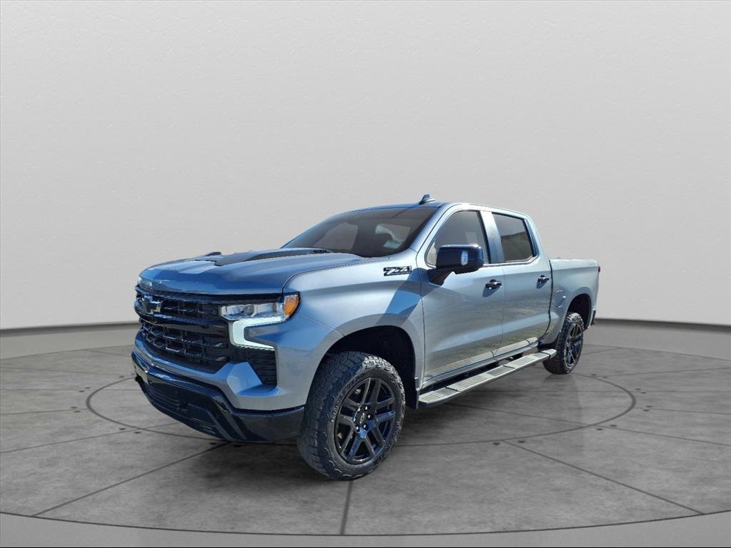 2024 Chevrolet Silverado Trail Boss LT photo 2