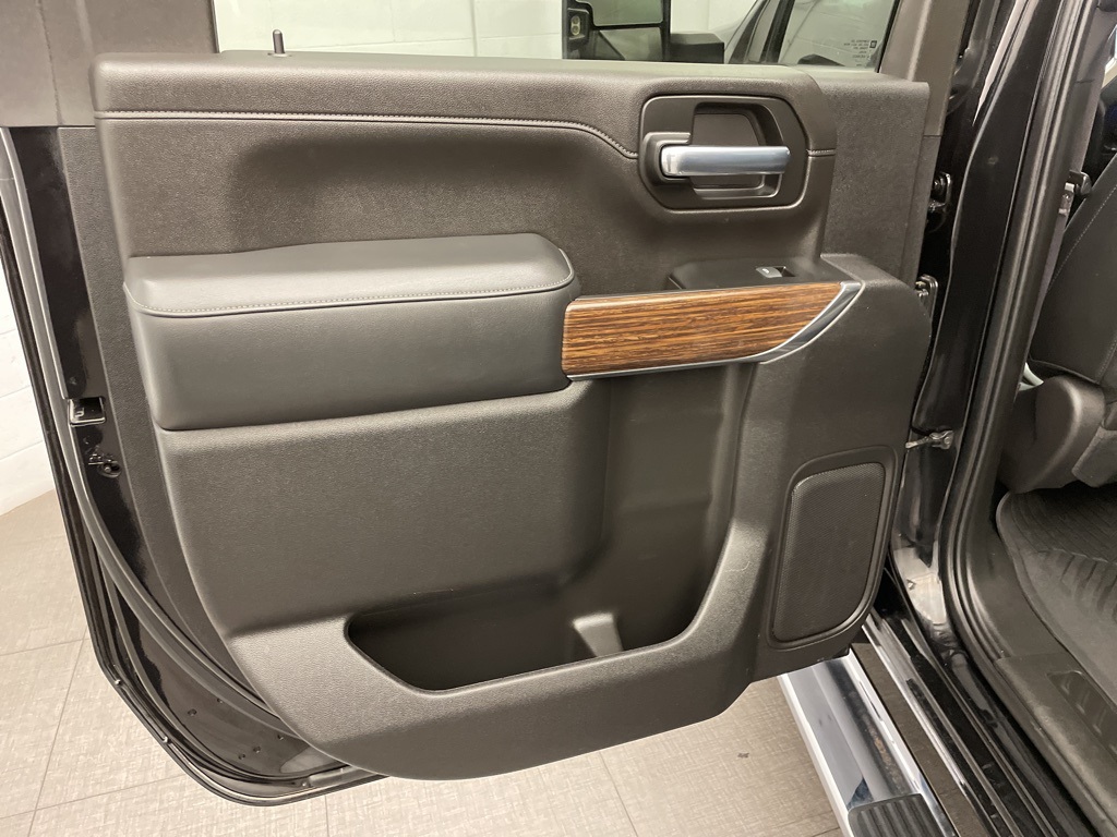 2023 Chevrolet Silverado 2500HD High Country photo 18
