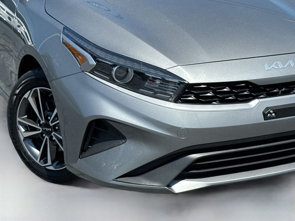2023 Kia Forte LXS photo 9