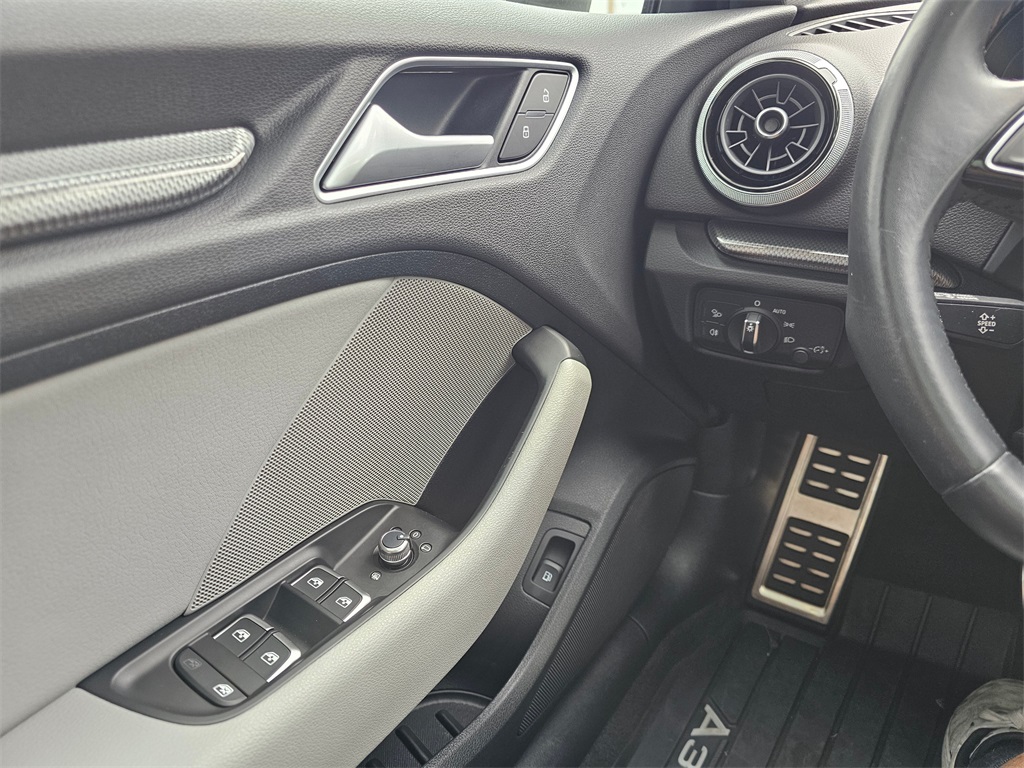 2017 Audi A3 E-tron Premium Plus photo 27