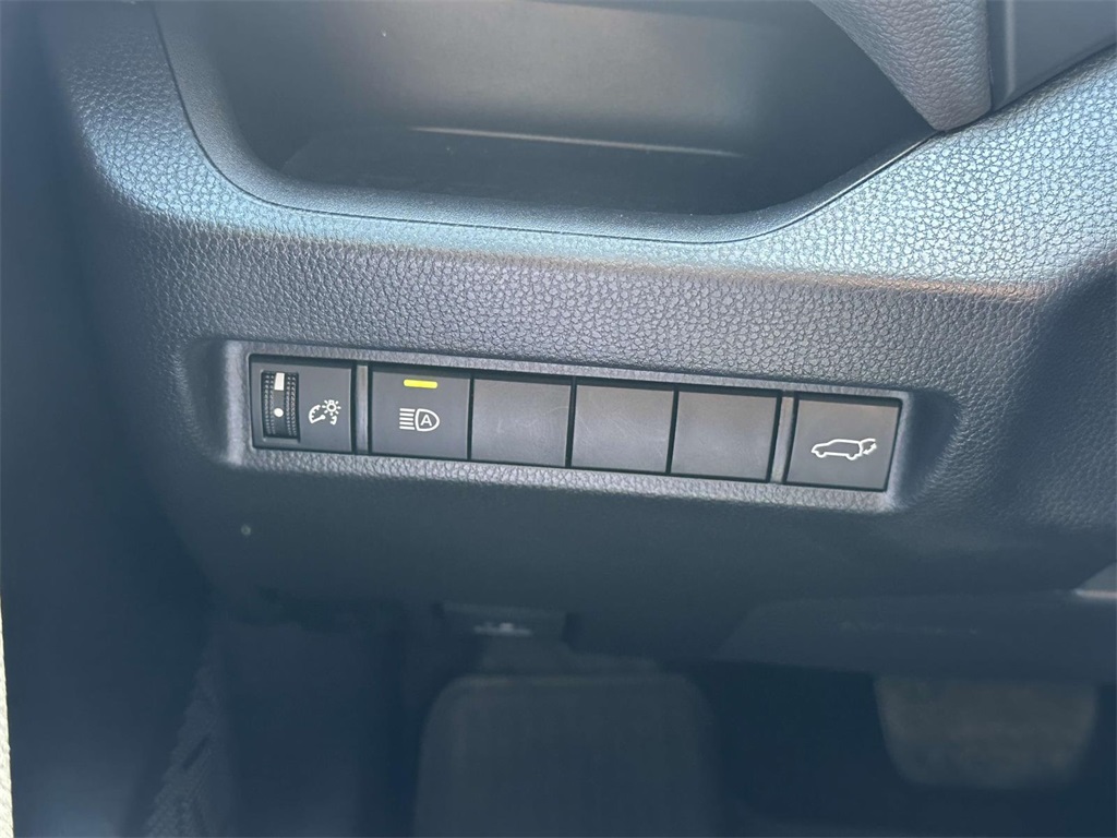 2021 Toyota RAV4 XLE Premium photo 22