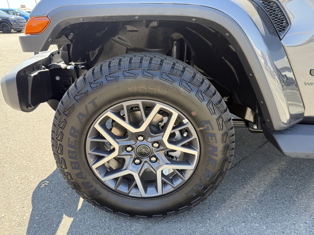 2025 Jeep Wrangler Sahara photo 26