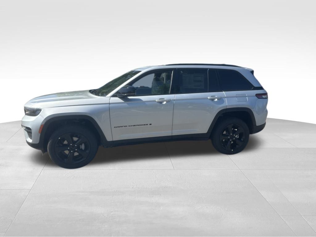 2025 Jeep Grand Cherokee Altitude X photo 3