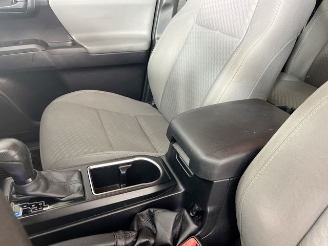 2020 Toyota Tacoma SR5 photo 19