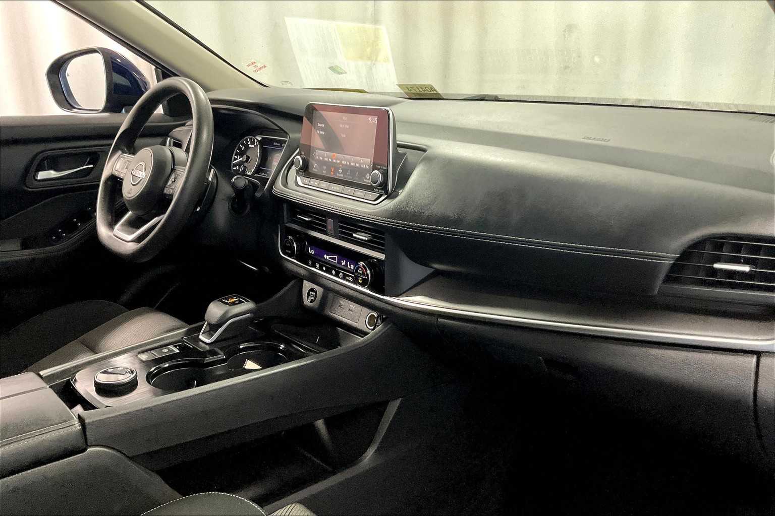 2024 Nissan Rogue SV photo 13