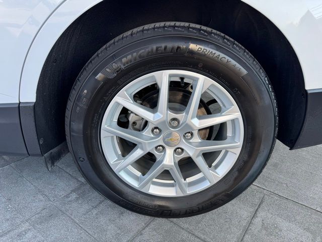 2023 Chevrolet Equinox LS photo 3
