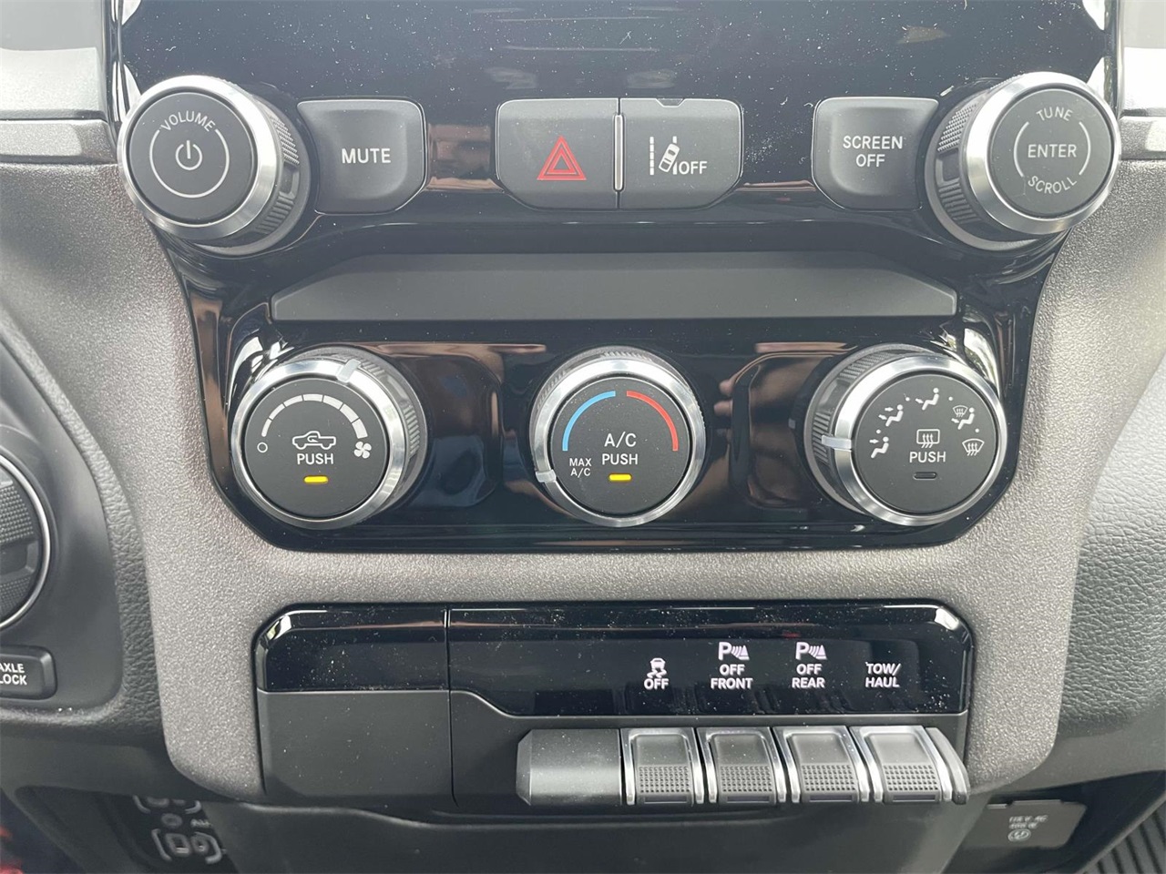 2025 Ram 1500 Warlock photo 13