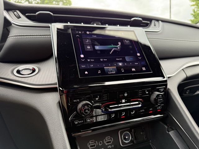 2025 Jeep Grand Cherokee Altitude X photo 27