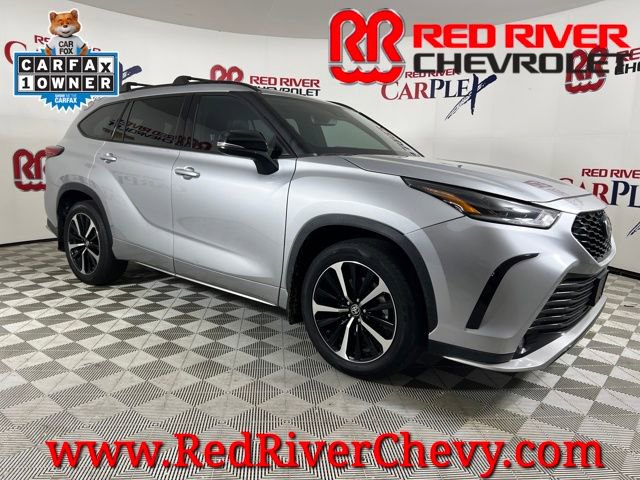 2022 Toyota Highlander XSE's photo
