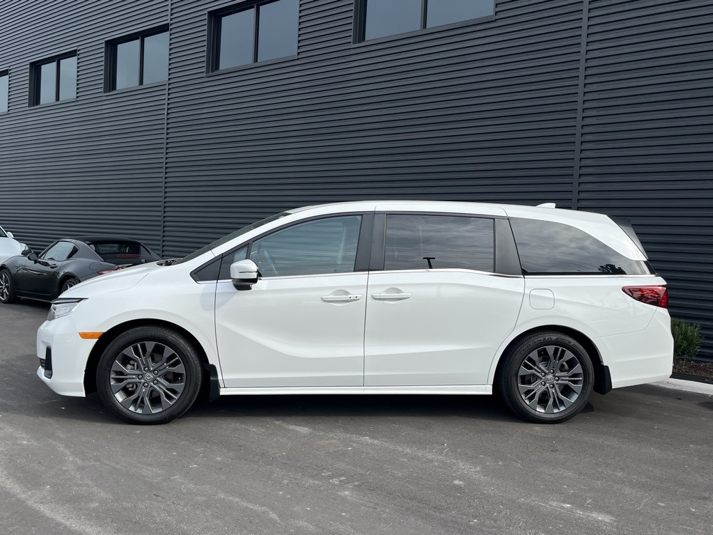 2025 Honda Odyssey Touring photo 2