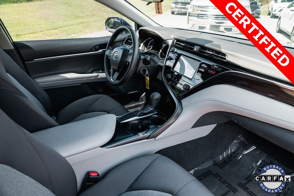2019 Toyota Camry SE XLE photo 9
