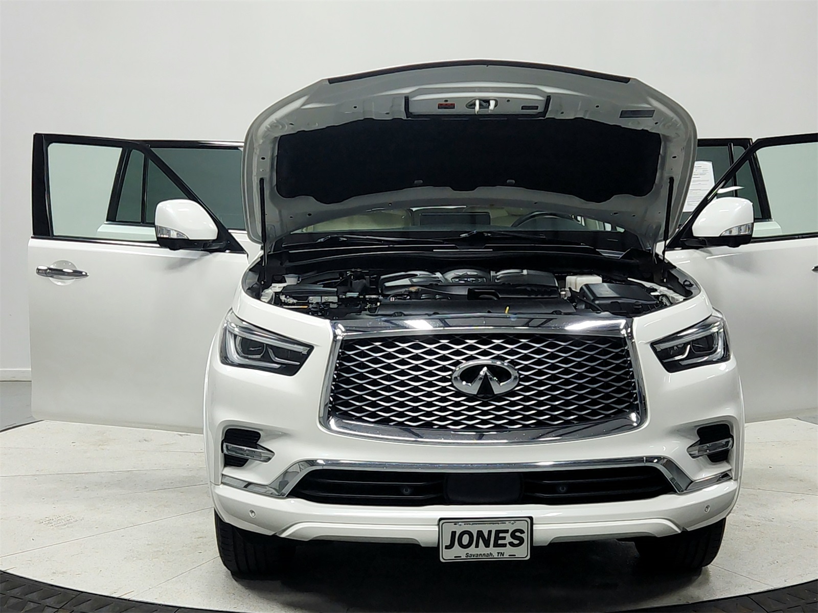 2023 Infiniti QX80 Luxe photo 8