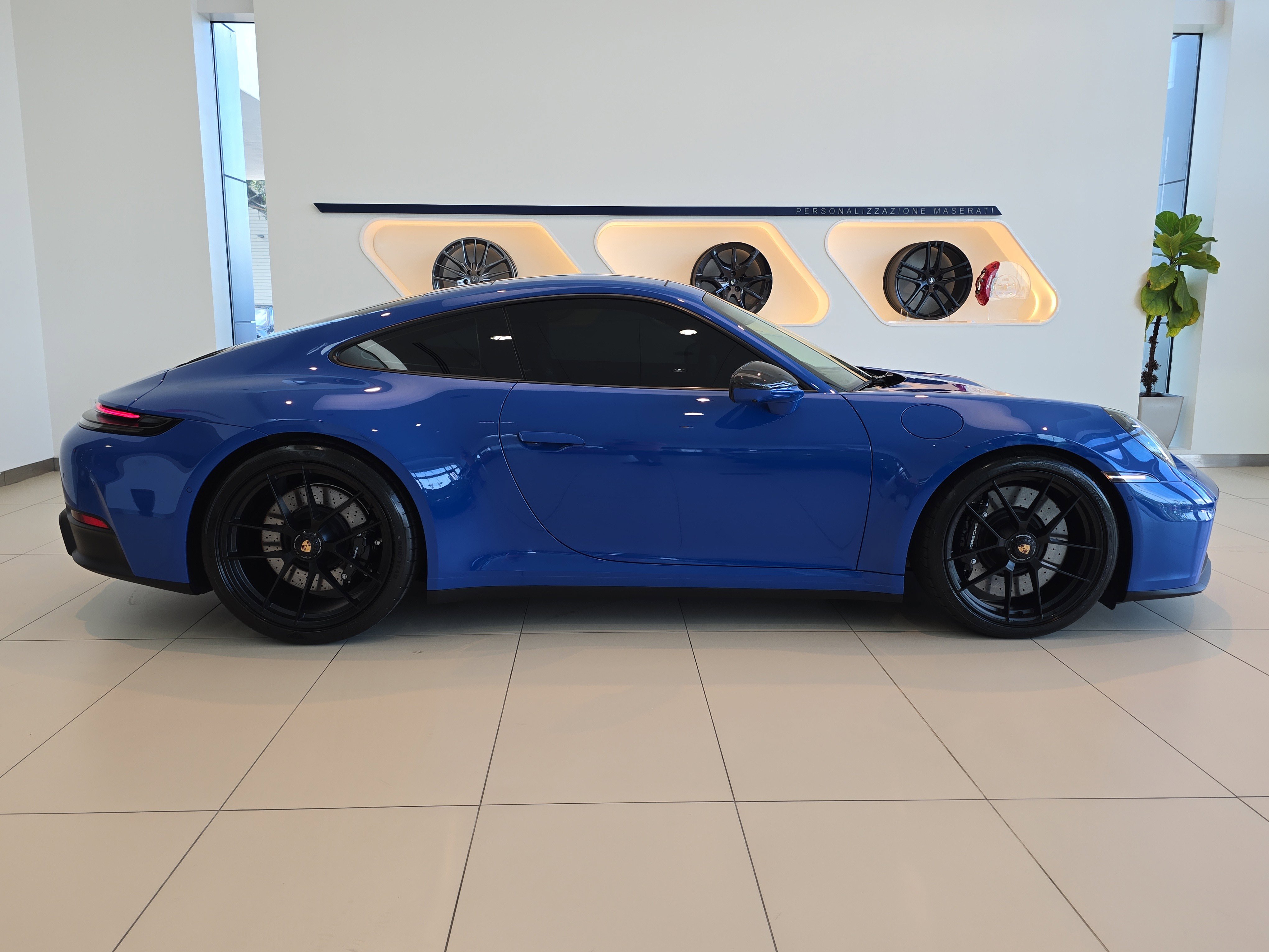 2025 Porsche 911 4 GTS photo 4