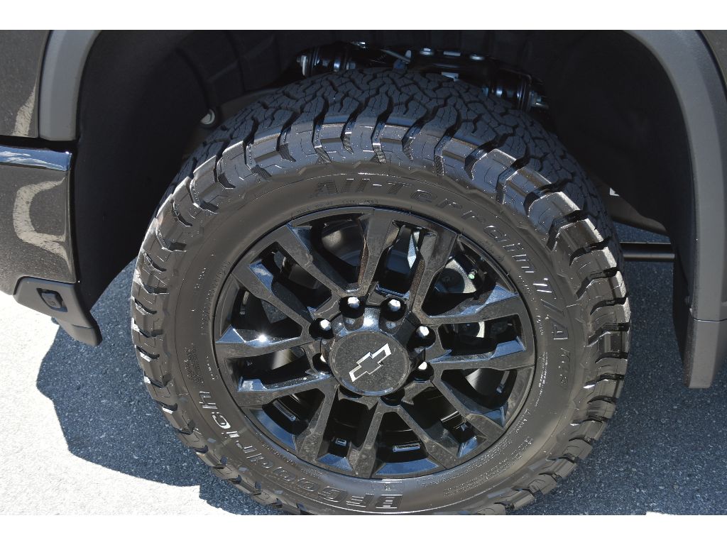 2025 Chevrolet Silverado 2500HD LTZ photo 8