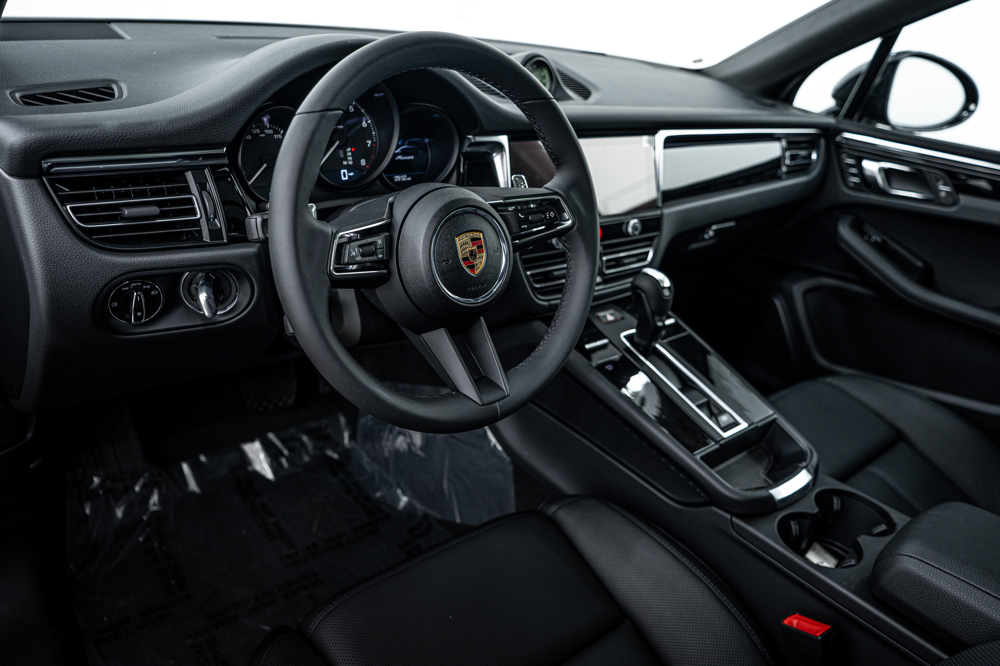 2025 Porsche Macan Base photo 4
