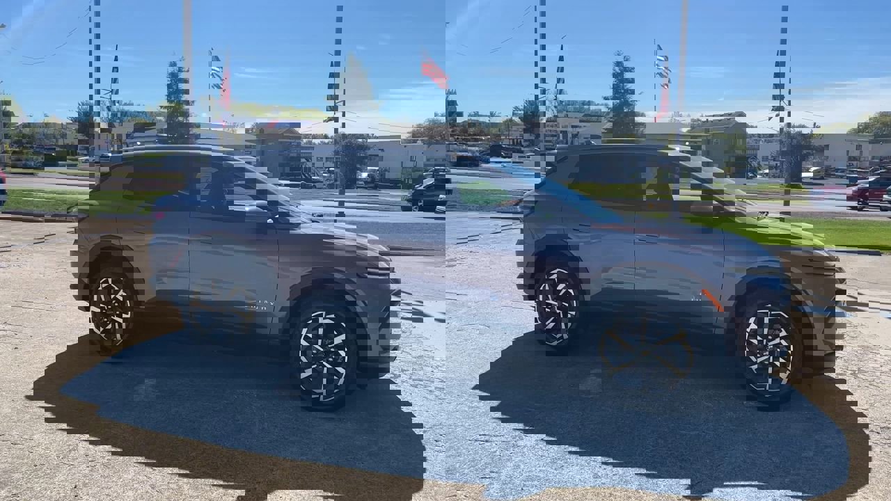 2026 Chevrolet Equinox EV 1LT photo 2