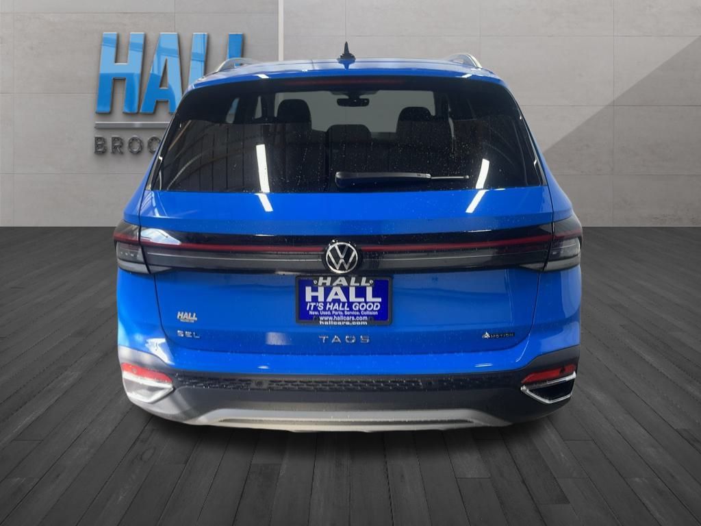 2025 Volkswagen Taos SEL photo 4