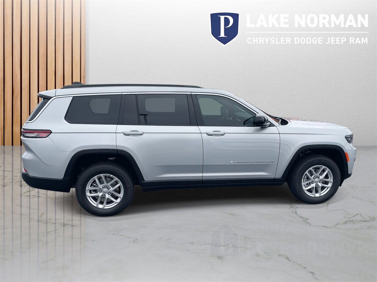 2025 Jeep Grand Cherokee Laredo X photo 9
