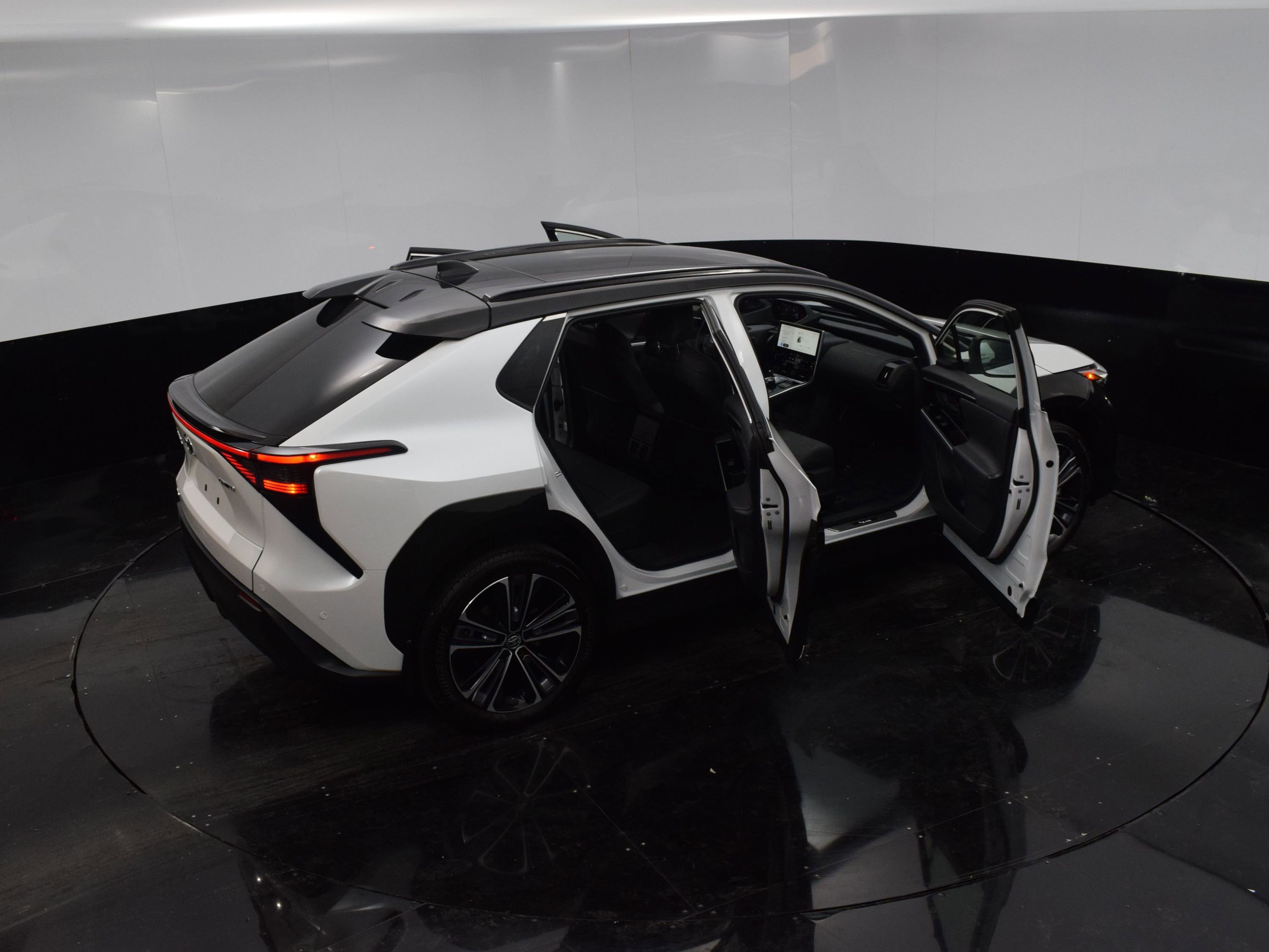 2024 Toyota bZ4X XLE photo 37