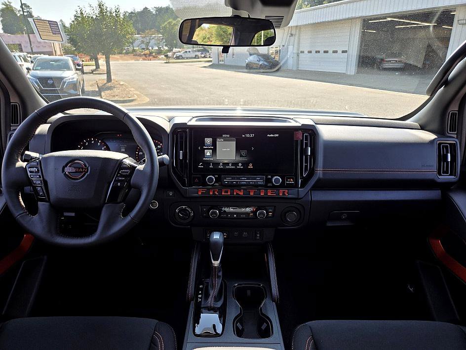 2025 Nissan Frontier PRO-4X photo 10