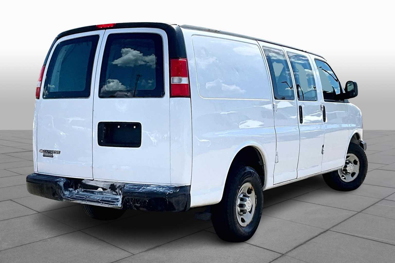 2017 Chevrolet Express 2500 Cargo photo 11