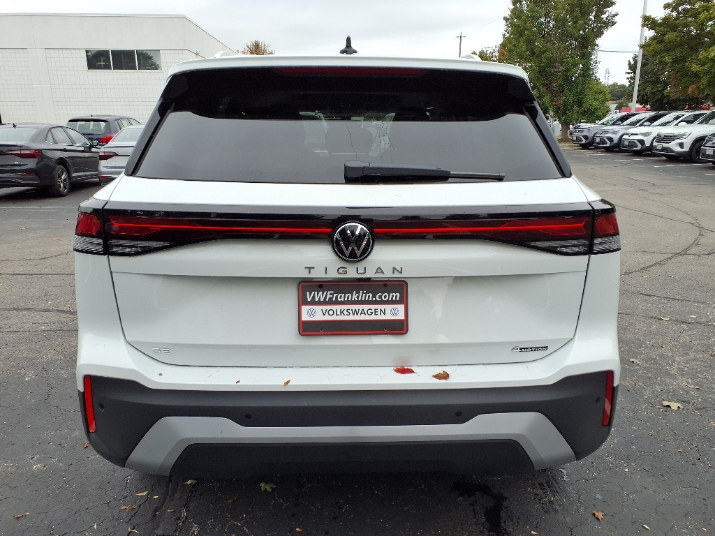 2025 Volkswagen Tiguan SE photo 3