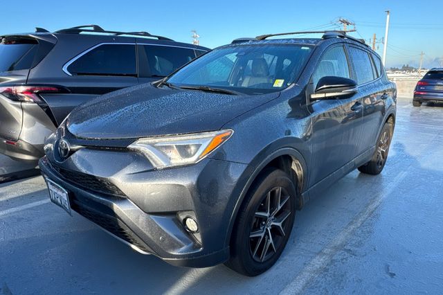2017 Toyota RAV4 SE's photo