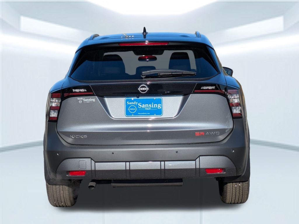 2025 Nissan Kicks SR photo 4