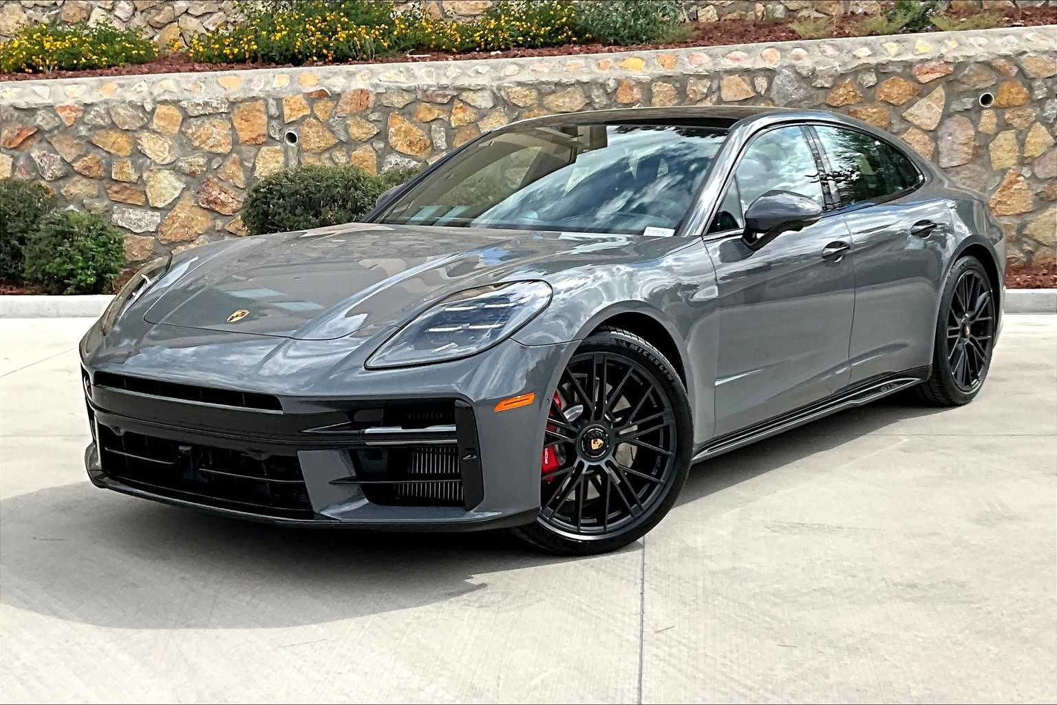 2025 Porsche Panamera 4 photo 7
